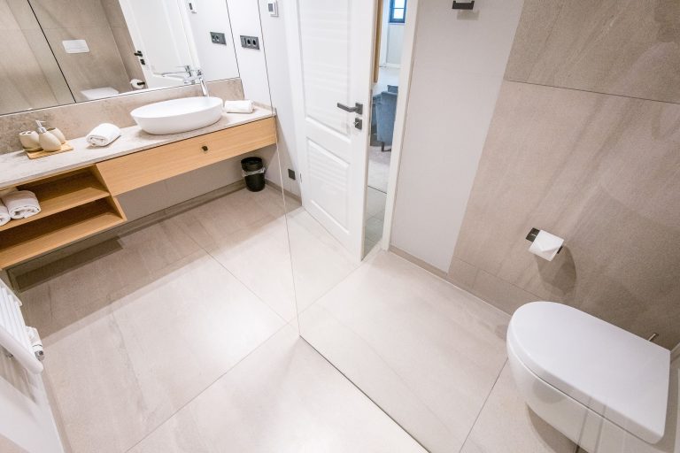 Badezimmer mit Dusche in Ferienhaus auf Sylt