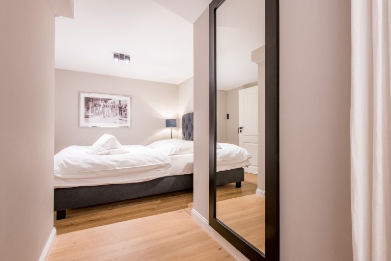 Schlafzimmer mit Doppelbett in Ferienhaus auf Sylt