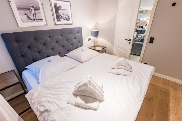 Badezimmer mit Doppelbett in Ferienhaus auf Sylt