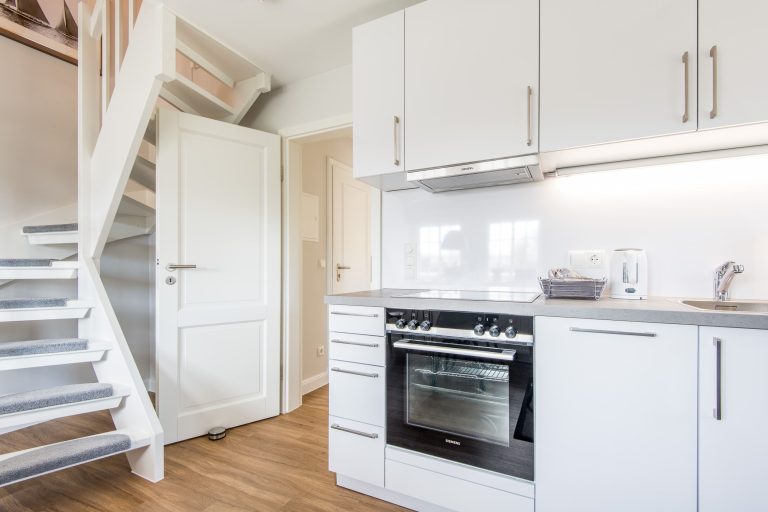 Küche mit Ofen in Ferienhaus auf Sylt