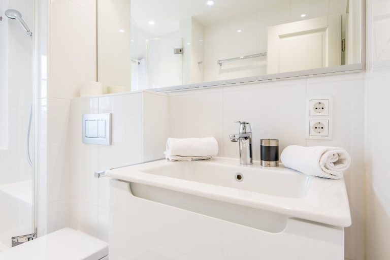 Badezimmer mit Dusche in Ferienhaus auf Sylt