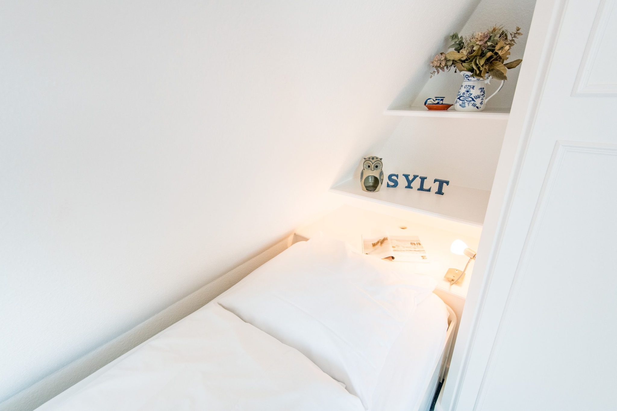 Schlafzimmer mit Einzelbett in Ferienhaus auf Sylt
