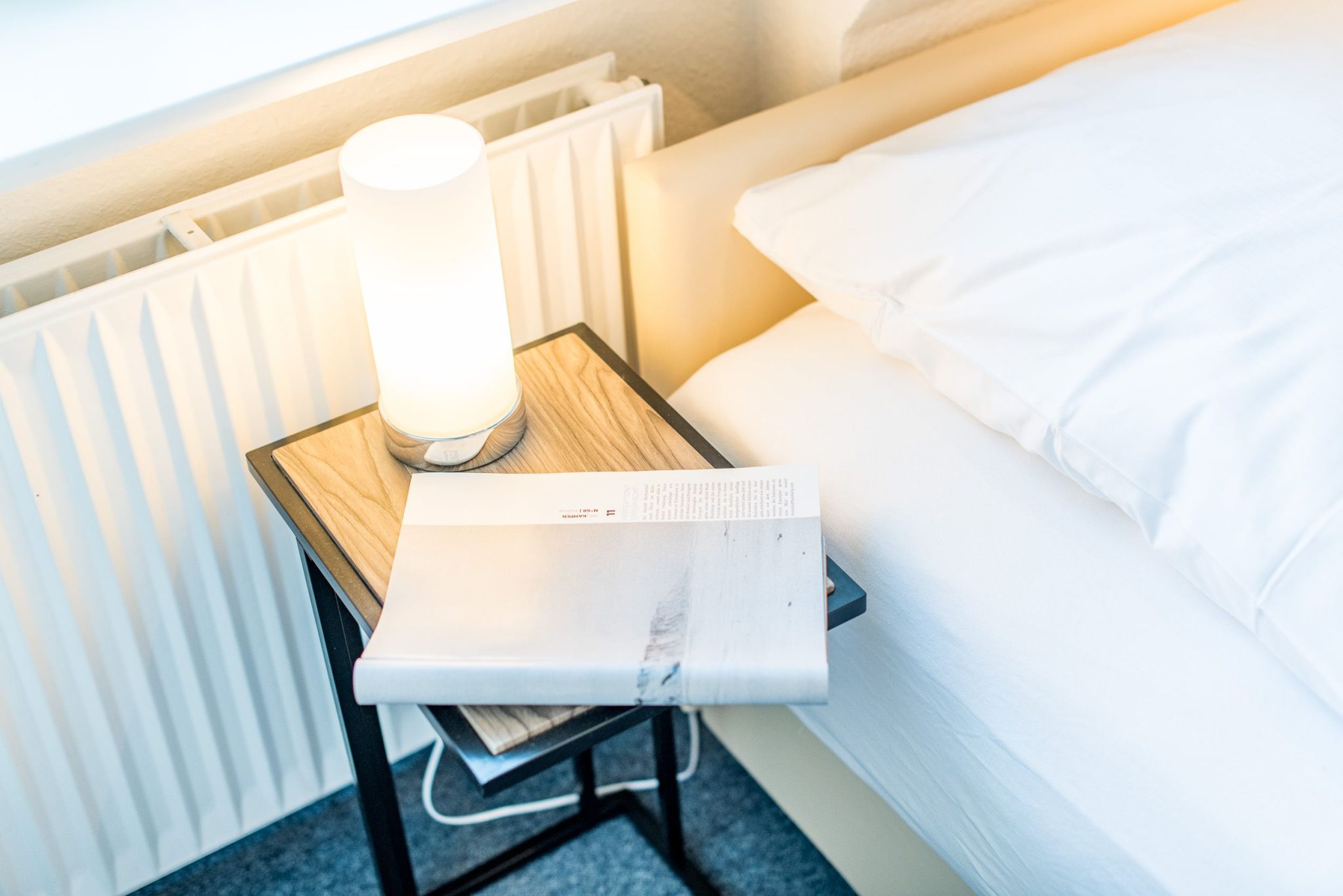 Schlafzimmer mit Nachttisch in Ferienhaus auf Sylt