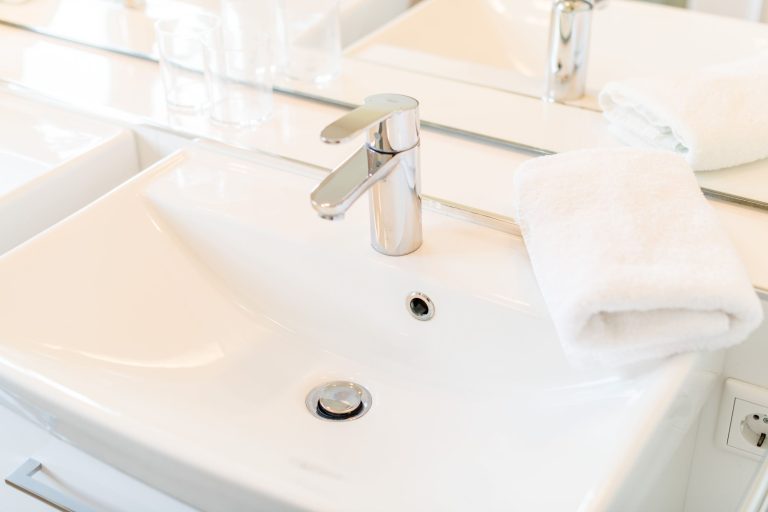 Waschbecken in Ferienhaus auf Sylt