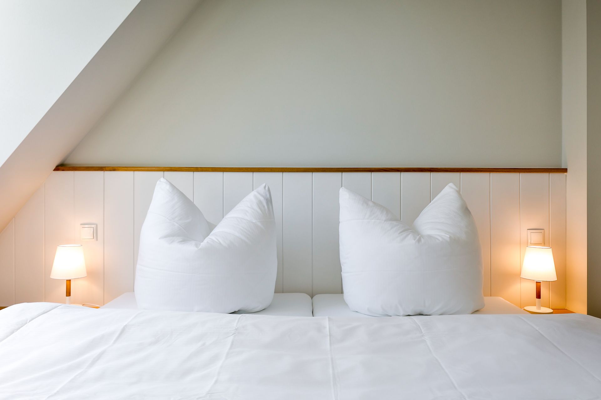 Schlafzimmer mit Doppelbett in Ferienhaus auf Sylt