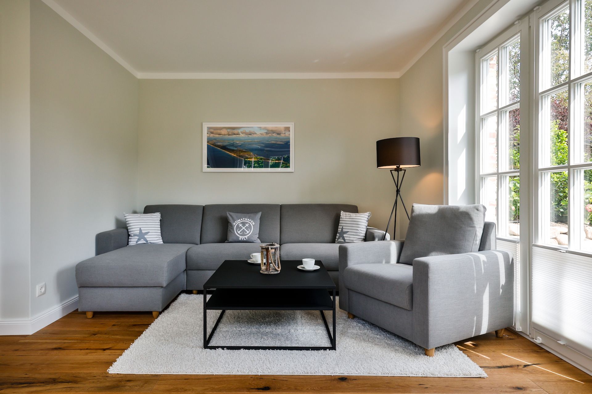 Wohnzimmer mit Sofa in Ferienhaus auf Sylt