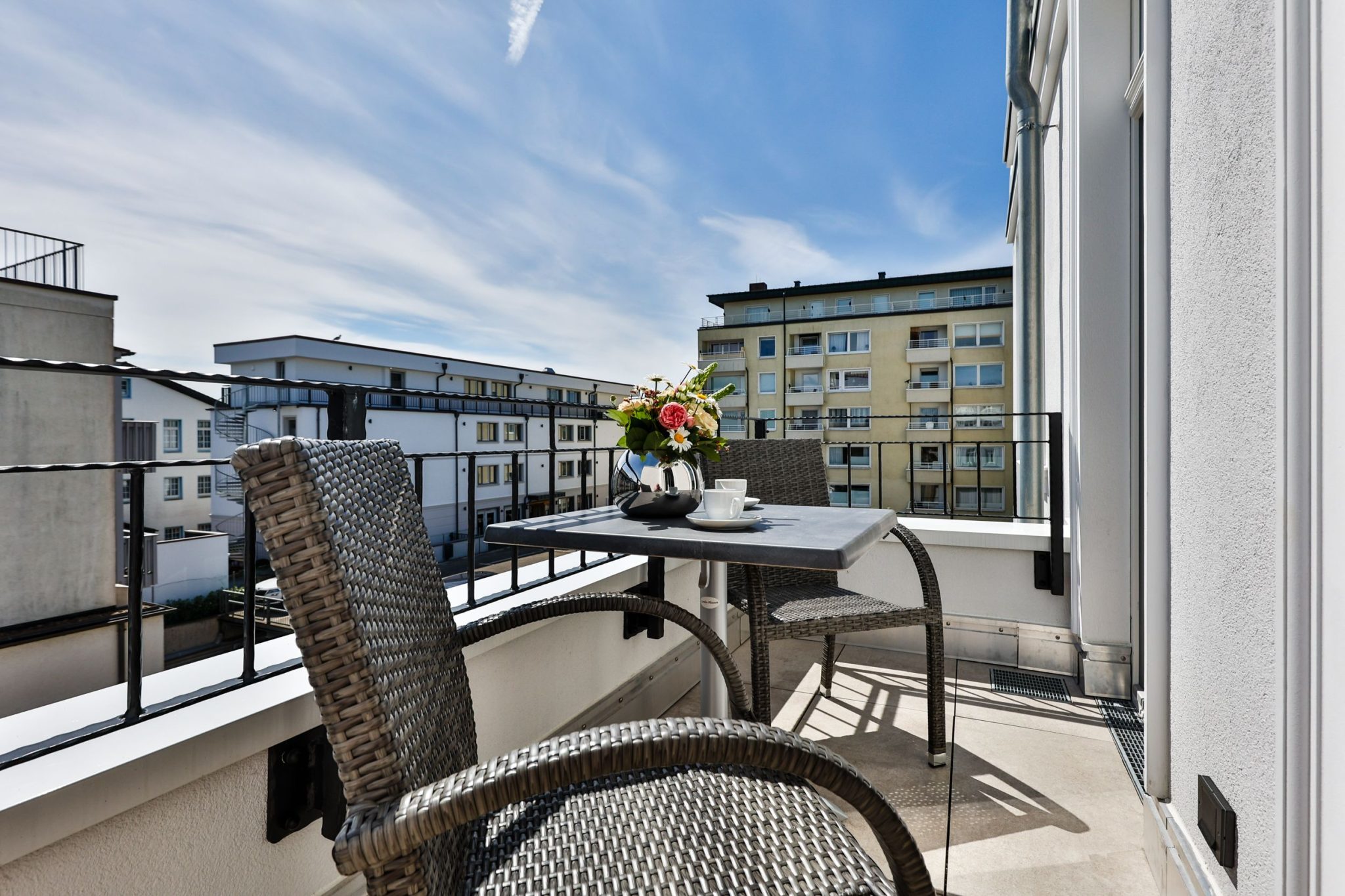 Balkon mit Tisch und Stühle in Ferienwohnung auf Sylt