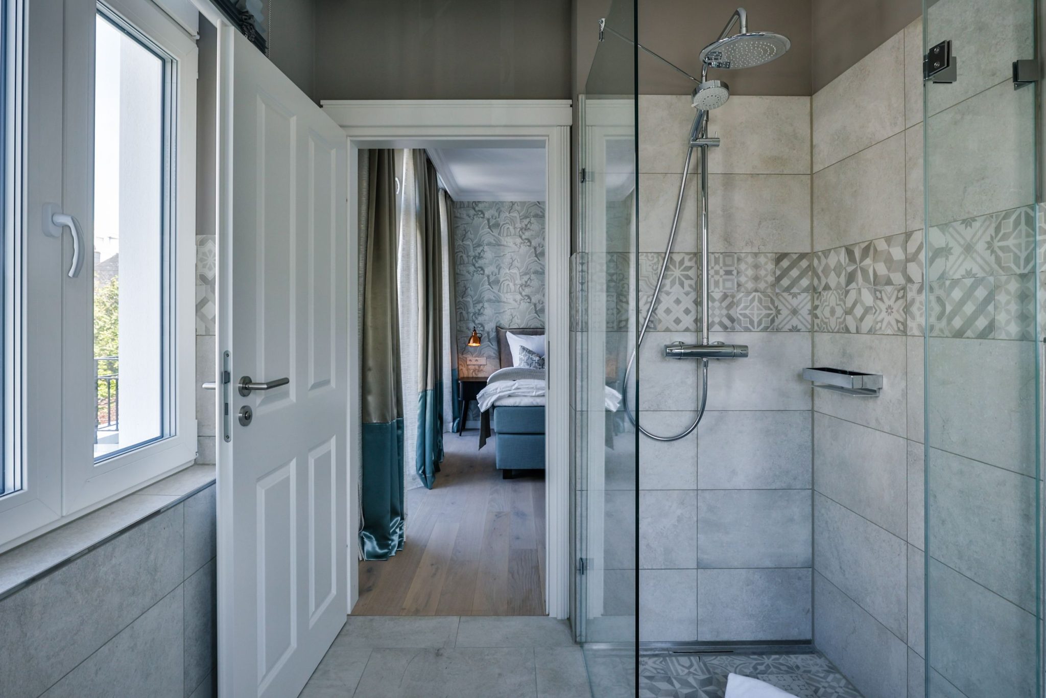 Badezimmer mit Dusche in Ferienwohnung auf Sylt