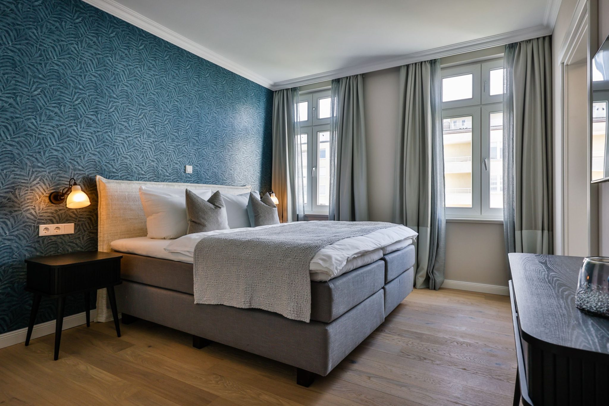 Schlafzimmer mit Doppelbett in Ferienwohnung auf Sylt