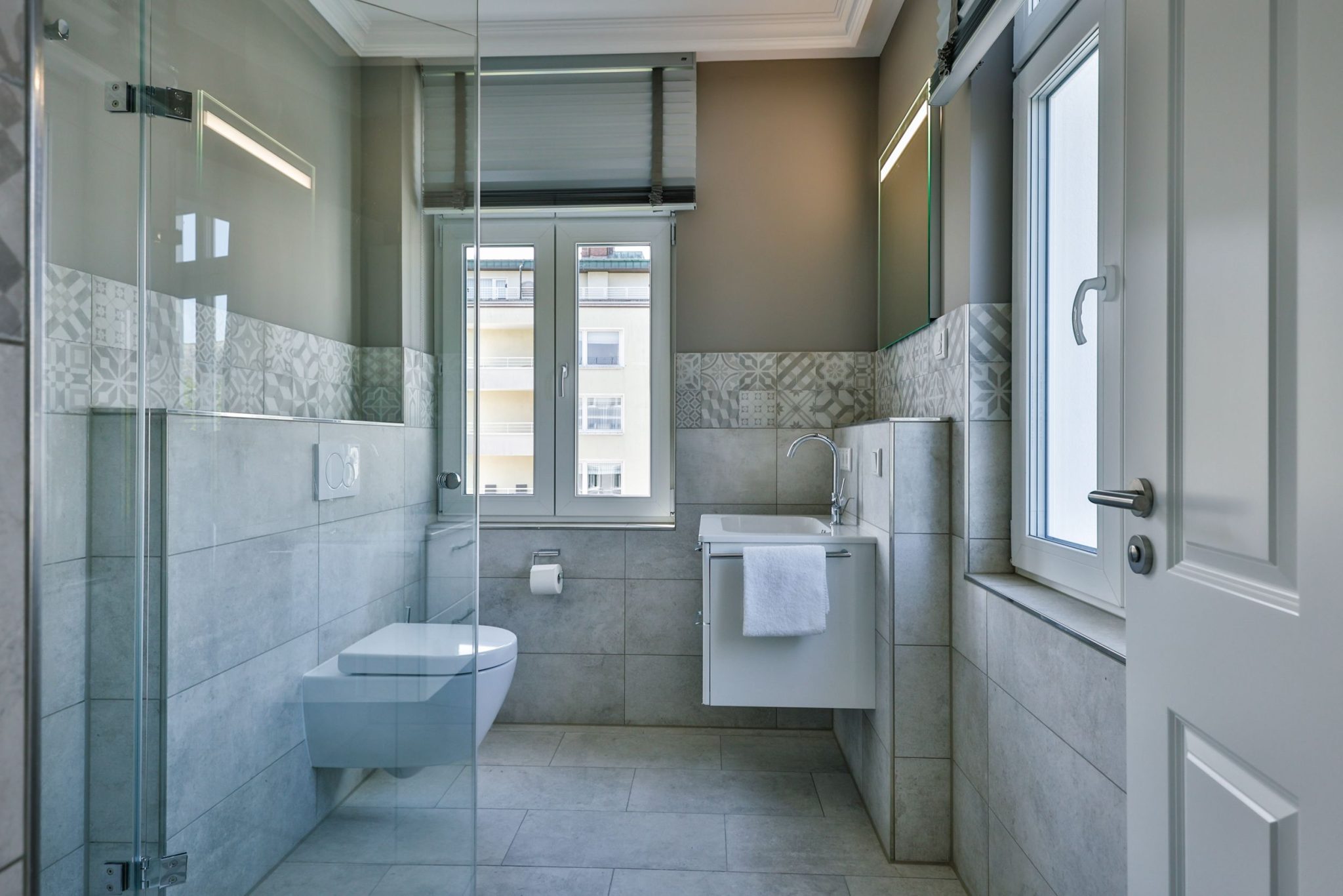 Badezimmer mit Dusche in Ferienwohnung auf Sylt