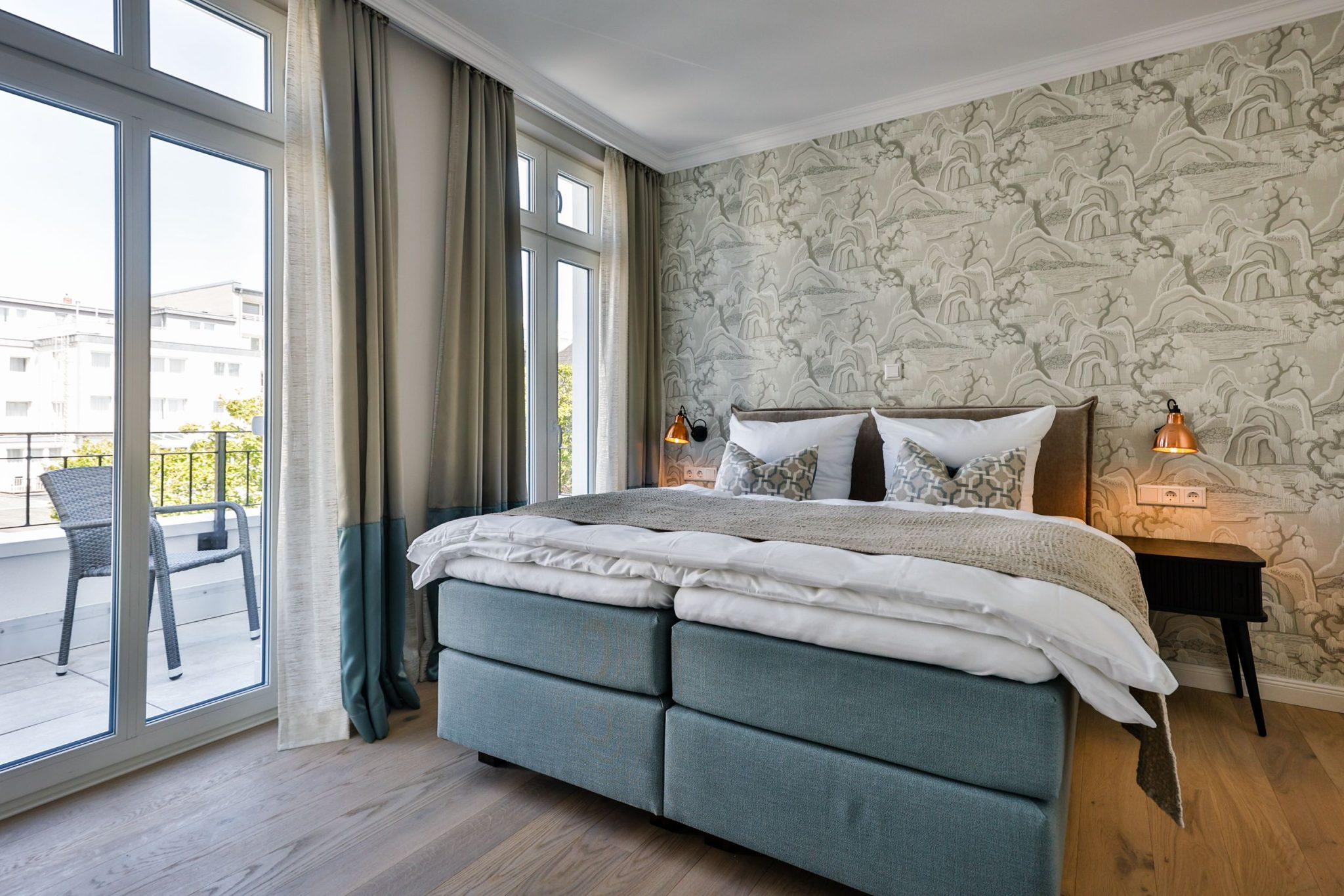 Schlafzimmer mit Doppelbett in Ferienwohnung auf Sylt