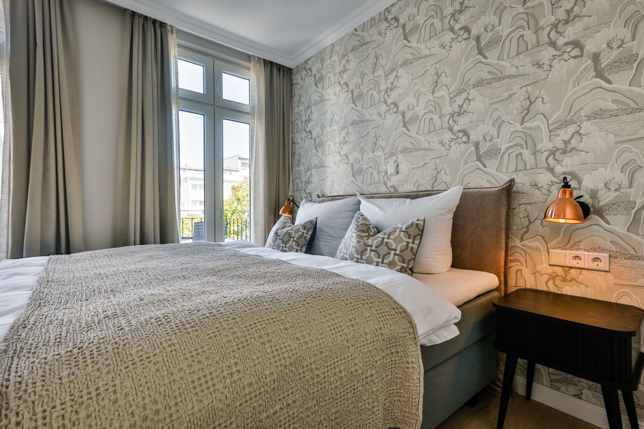Schlafzimmer mit Doppelbett in Ferienwohnung auf Sylt