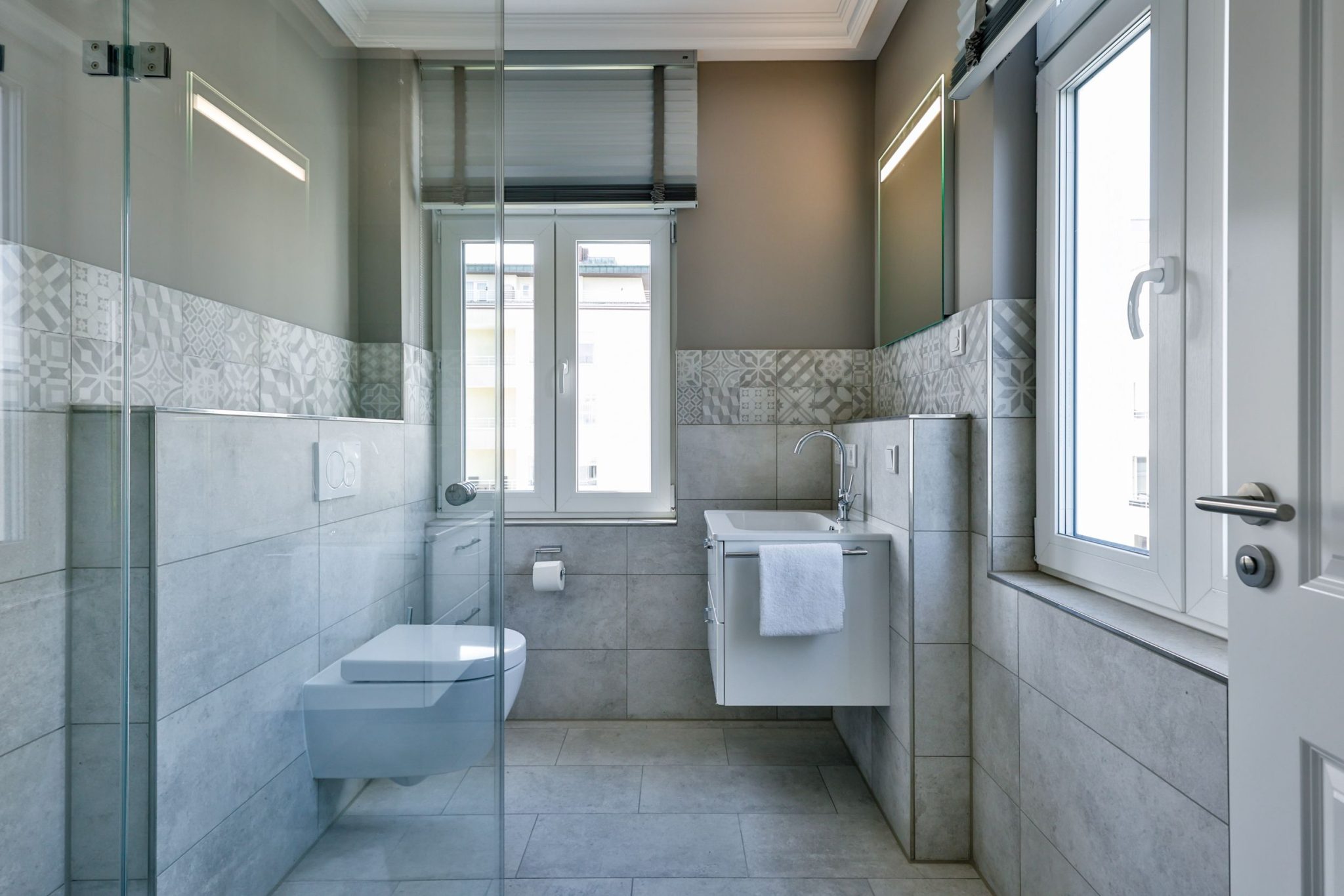 Badezimmer mit Dusche in Ferienwohnung auf Sylt