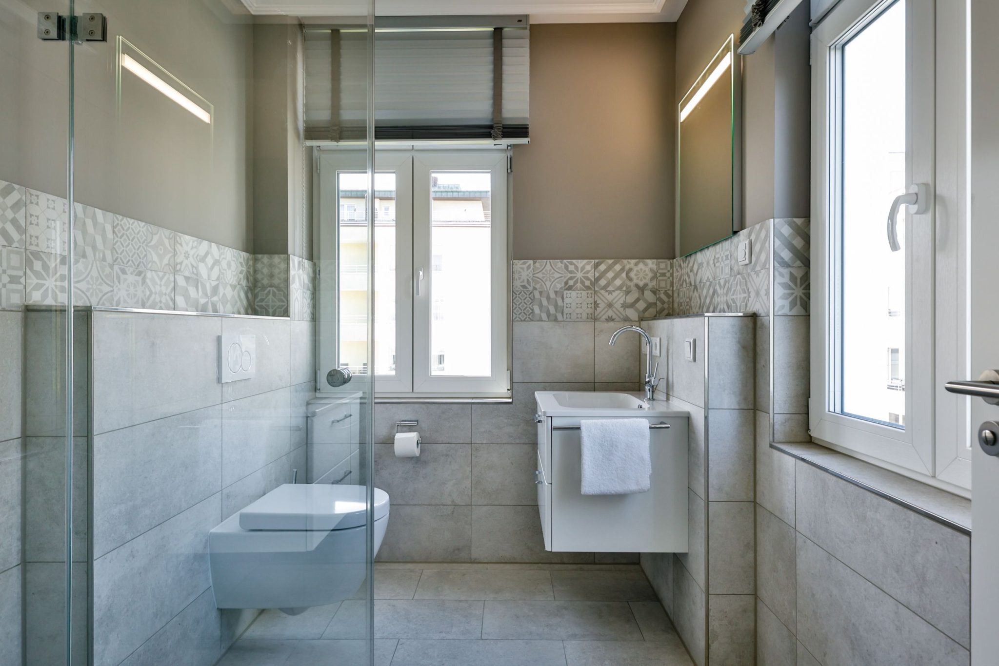 Badezimmer mit Dusche in Ferienwohnung auf Sylt