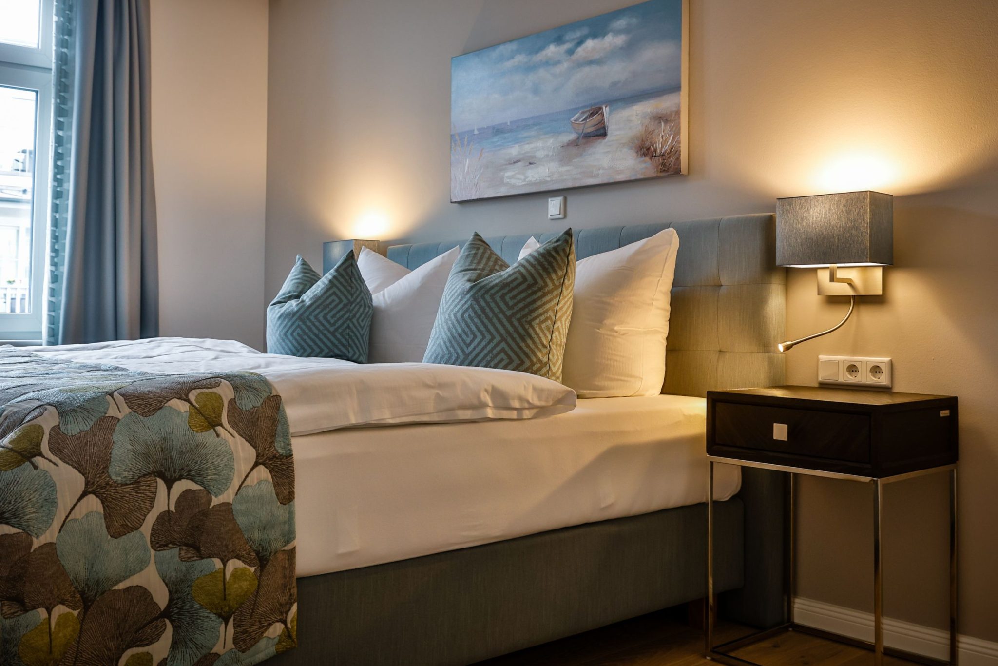 Schlafzimmer mit Doppelbett in Ferienwohnung auf Sylt