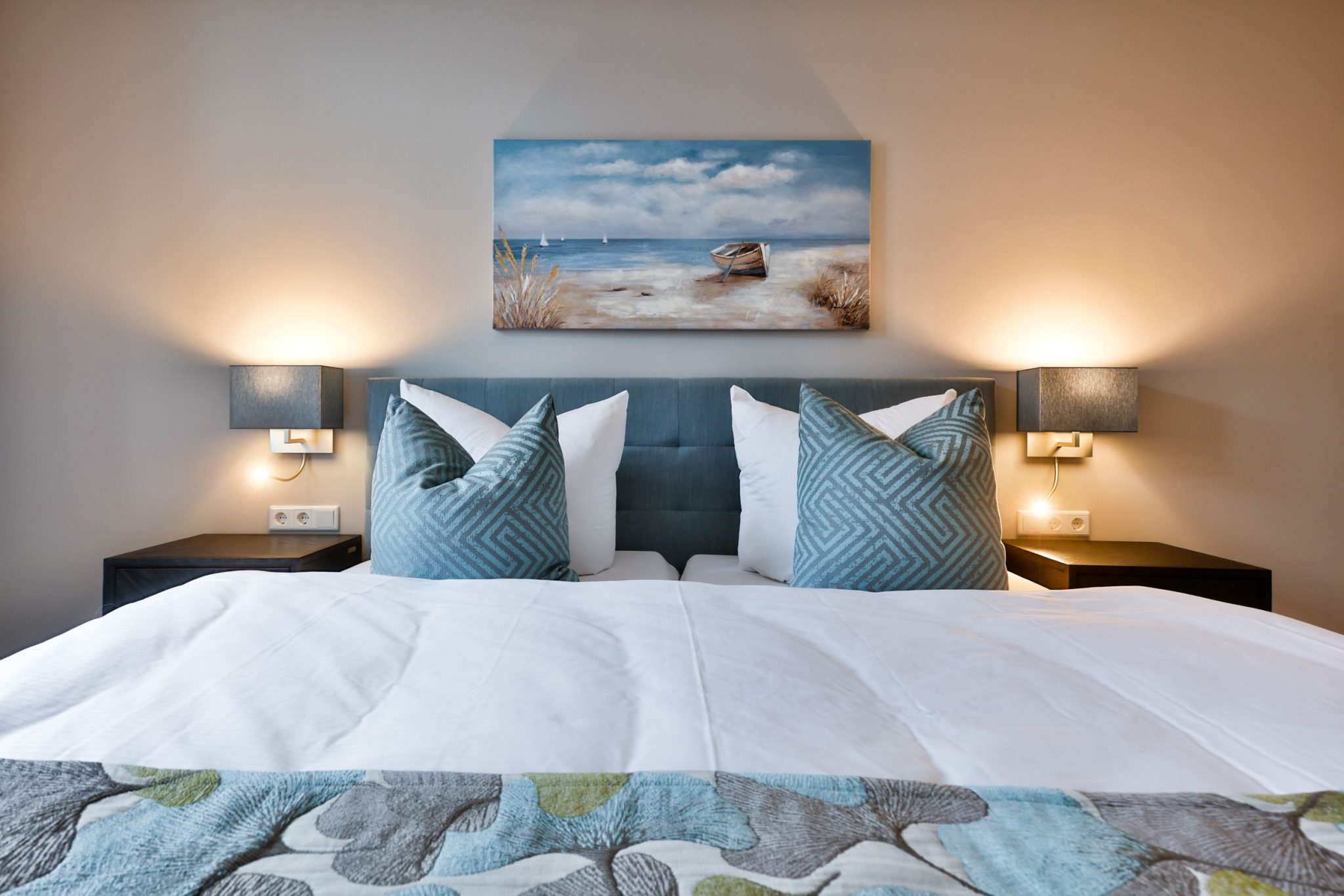 Schlafzimmer mit Doppelbett in Ferienwohnung auf Sylt