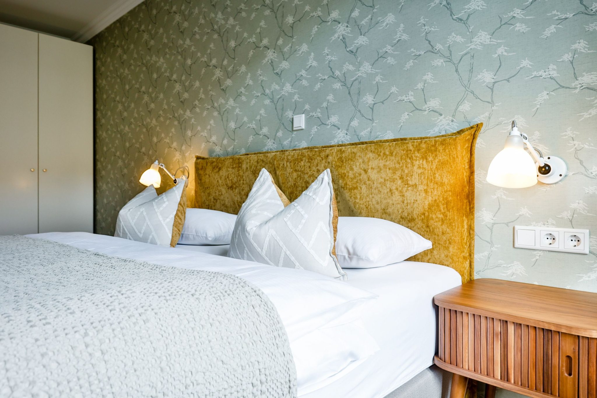 Schlafzimmer mit Doppelbett in Ferienwohnung auf Sylt