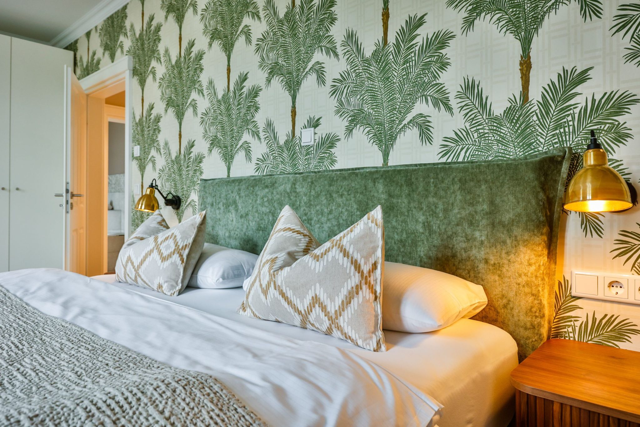 Schlafzimmer mit Doppelbett in Ferienwohnung auf Sylt