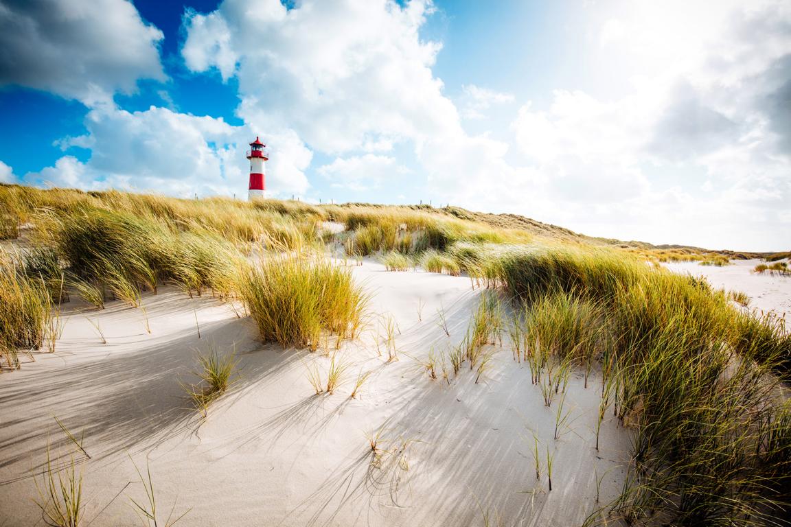 Leuchtturm und Sand auf Sylt