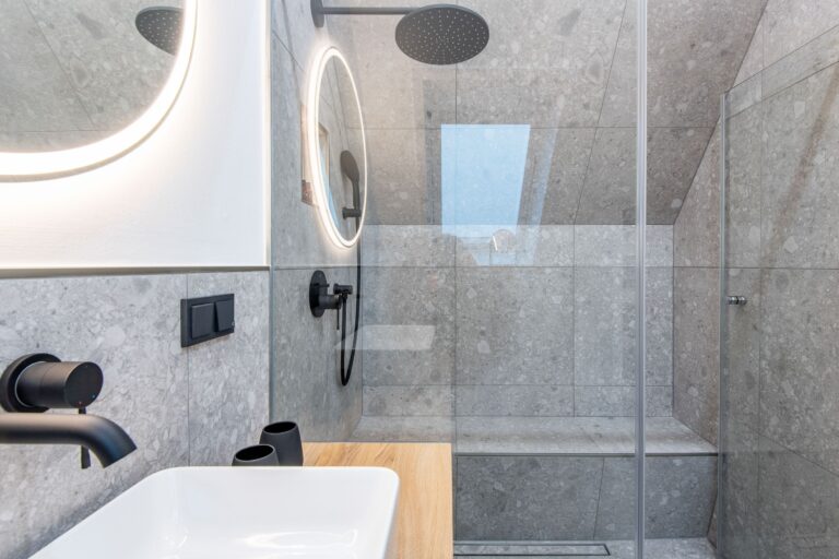Badezimmer mit Dusche in Ferienhaus auf Sylt