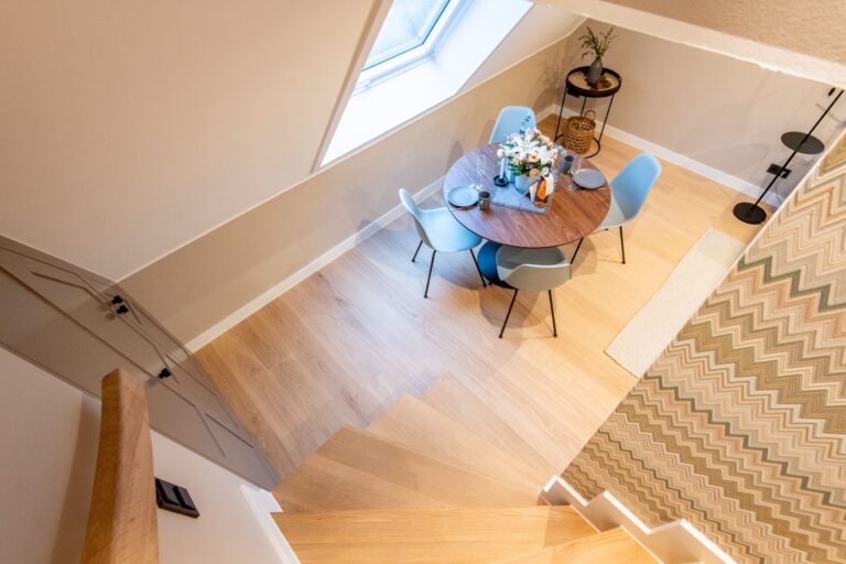Esstisch mit Stühlen in Ferienhaus auf Sylt