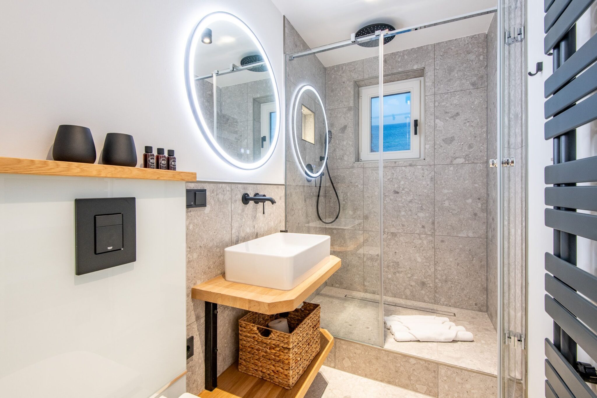 Badezimmer mit Dusche in Ferienhaus auf Sylt