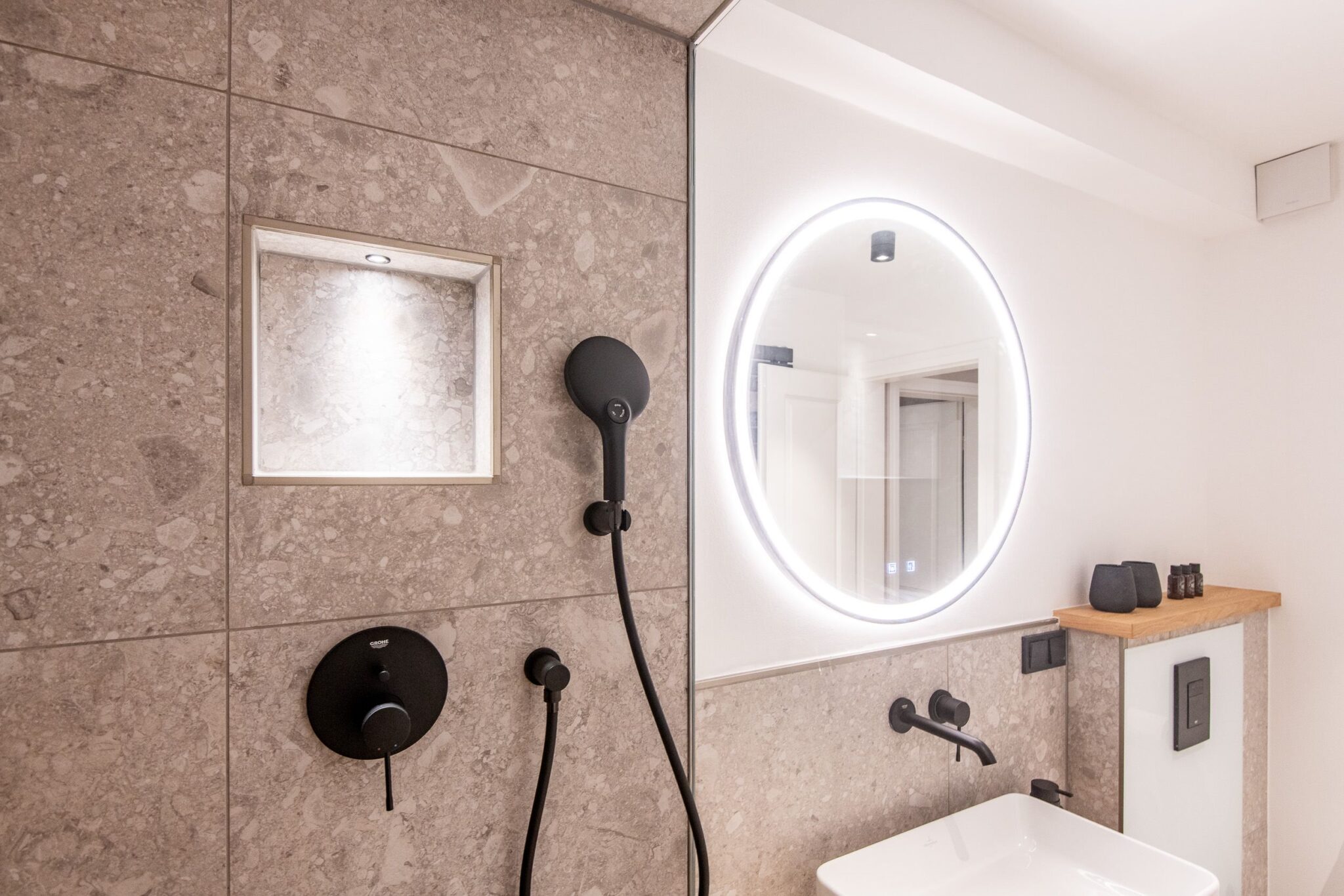 Badezimmer mit Dusche in Ferienhaus auf Sylt