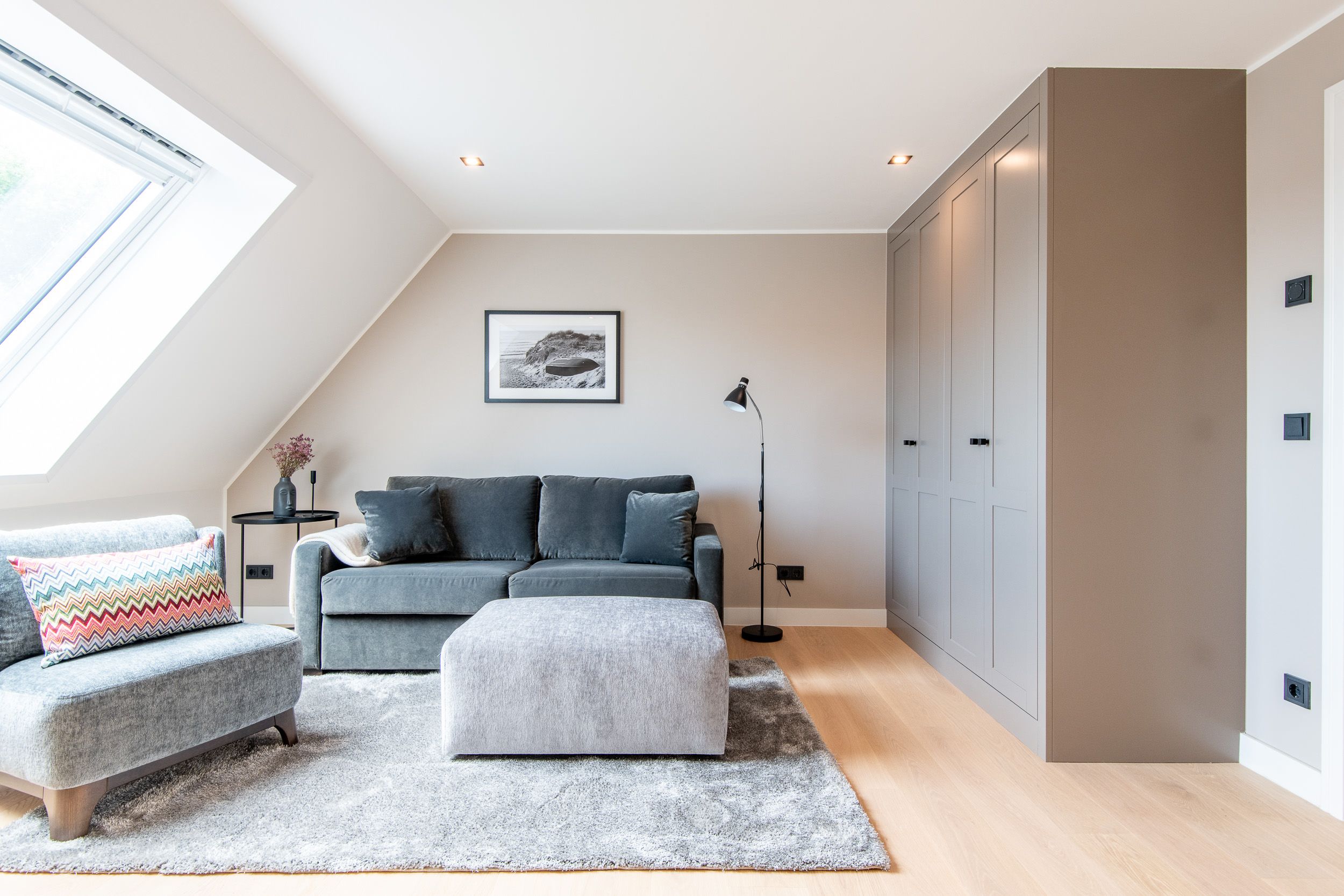 Sofa und Schrank in Ferienhaus auf Sylt