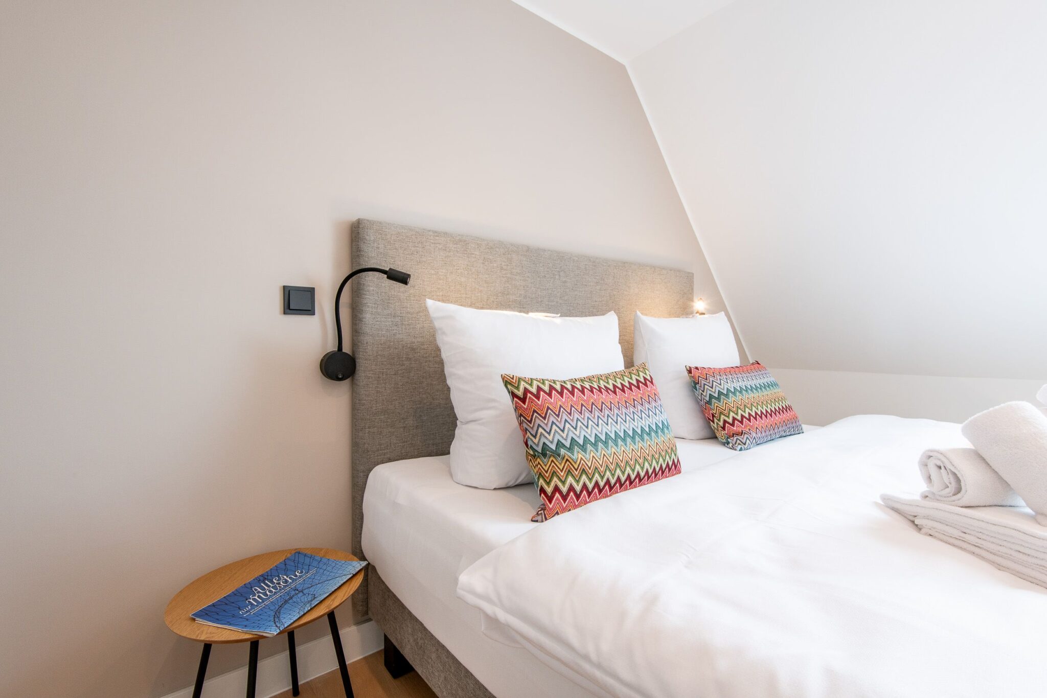 Schlafzimmer mit Doppelbett in Ferienhaus auf Sylt