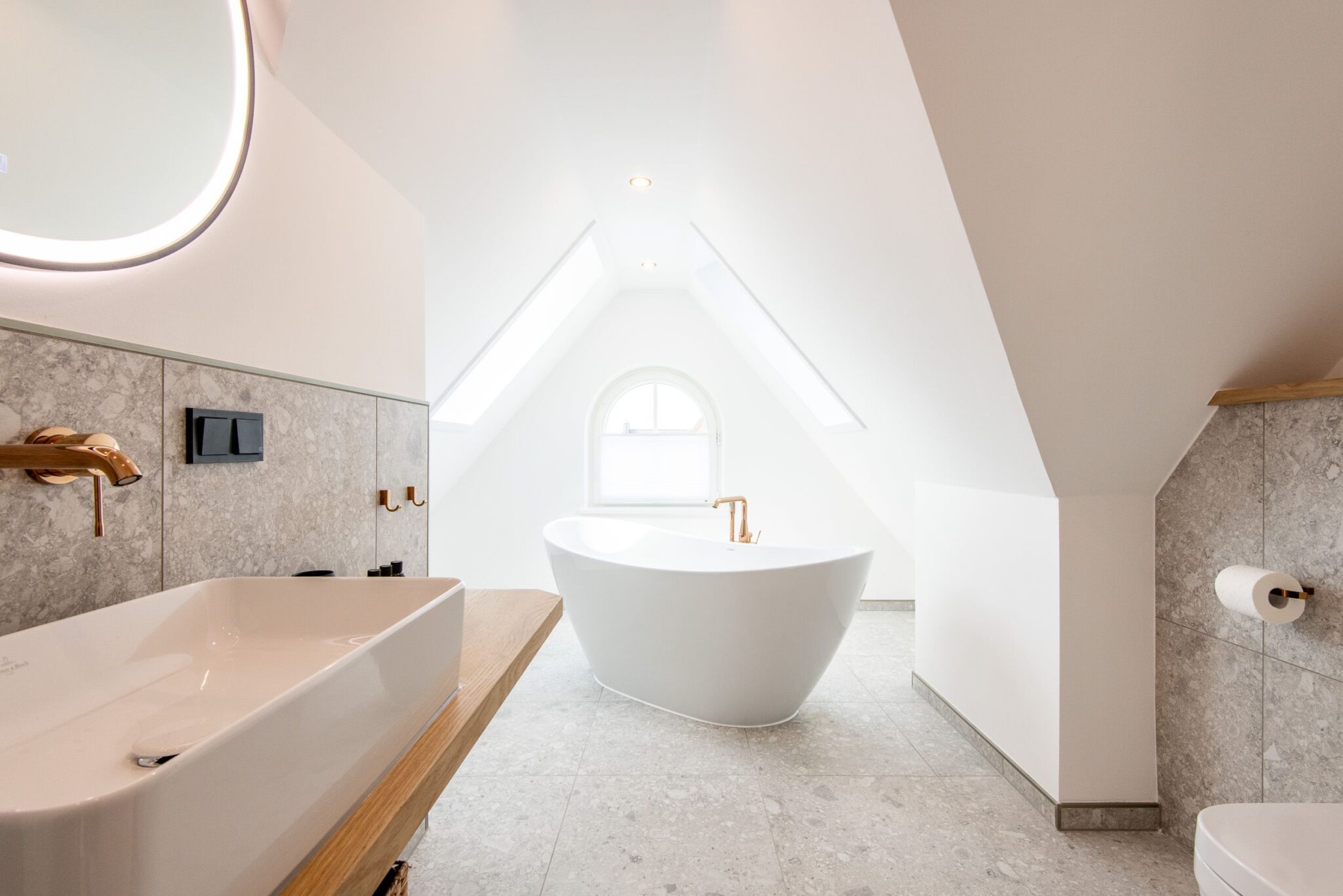 Badezimmer mit Badewanne in Ferienhaus auf Sylt