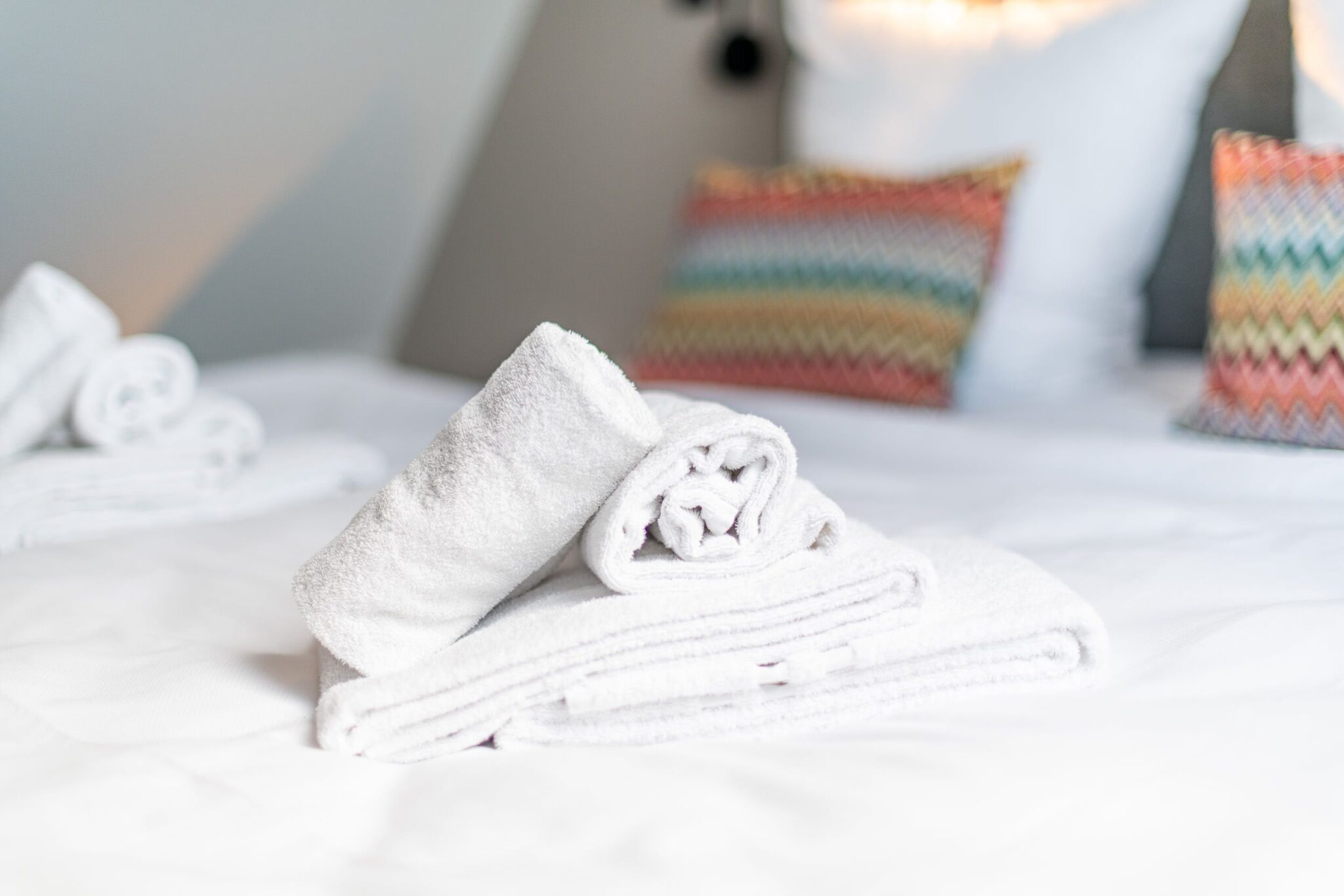 Doppelbett in Schlafzimmer in Ferienhaus auf Sylt