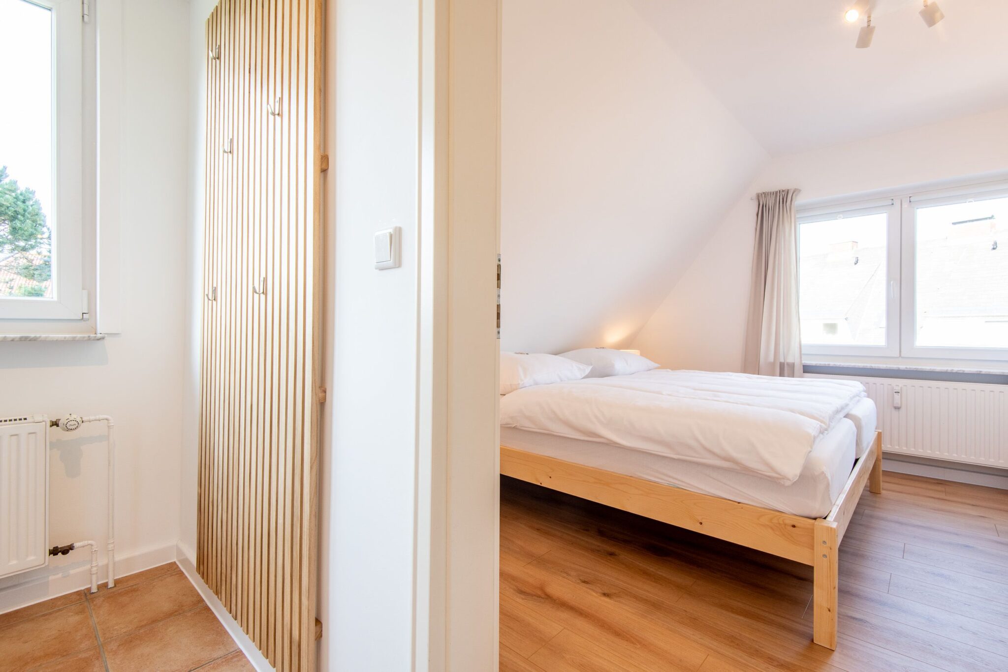 Doppelbett in einem Ferienhaus auf Sylt