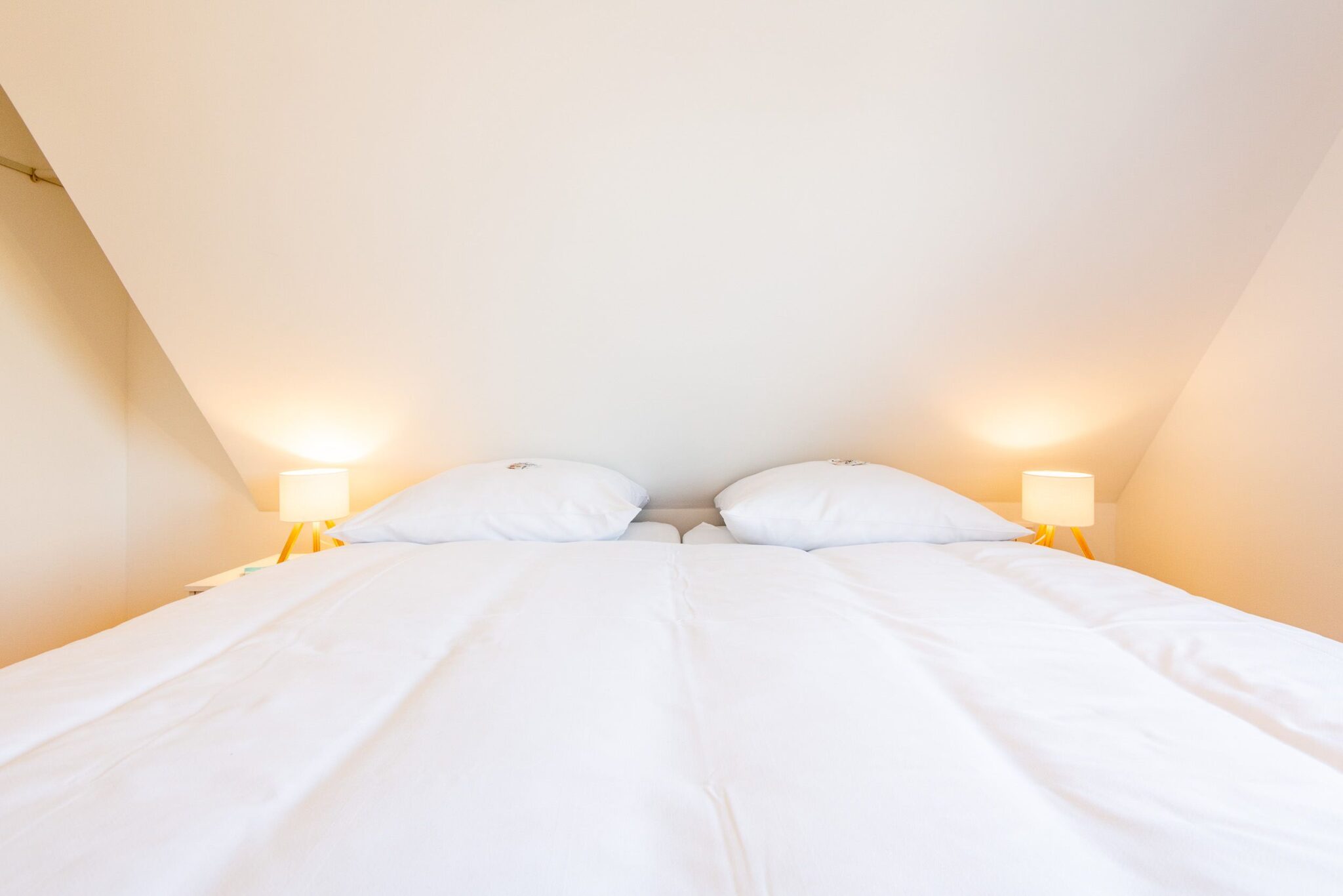 Doppelbett in einem Ferienhaus auf Sylt