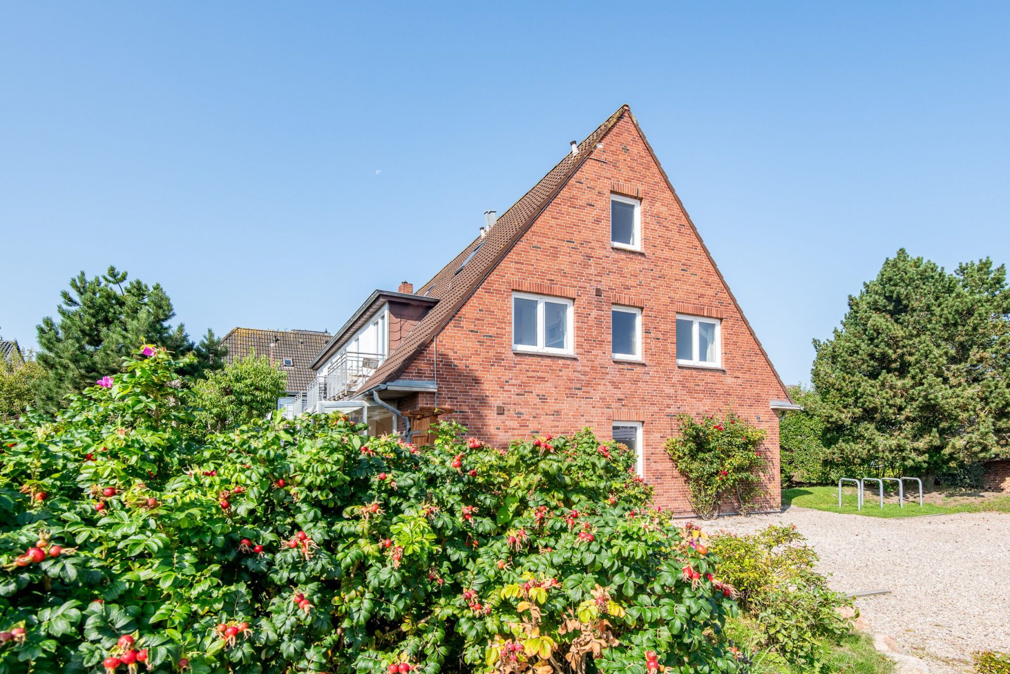 Außenansicht von einem Ferienhaus auf Sylt