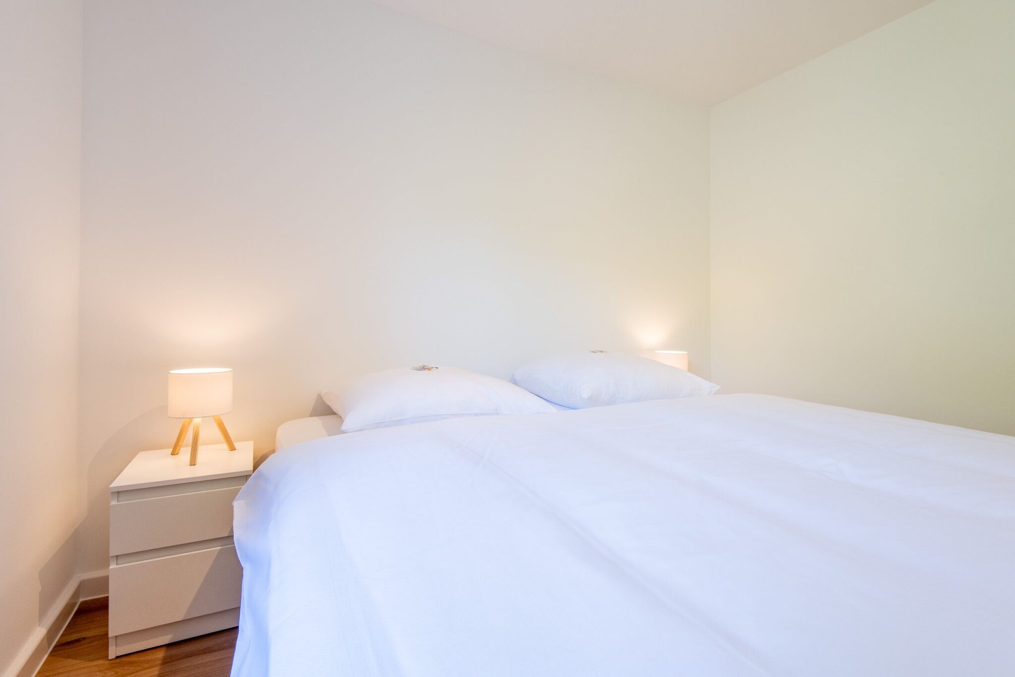 Doppelbett in einem Ferienhaus auf Sylt