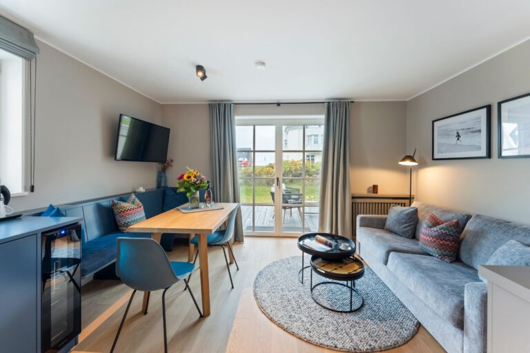 Wohn- und Essbereich einer Ferienwohnung auf Sylt