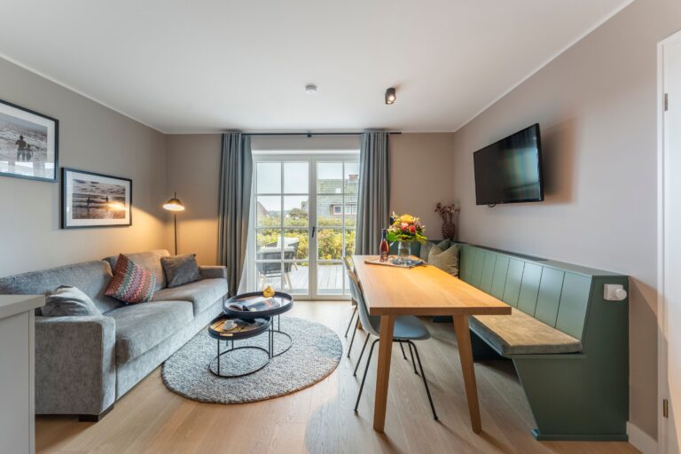 Wohn- und Essbereich einer Ferienwohnung auf Sylt