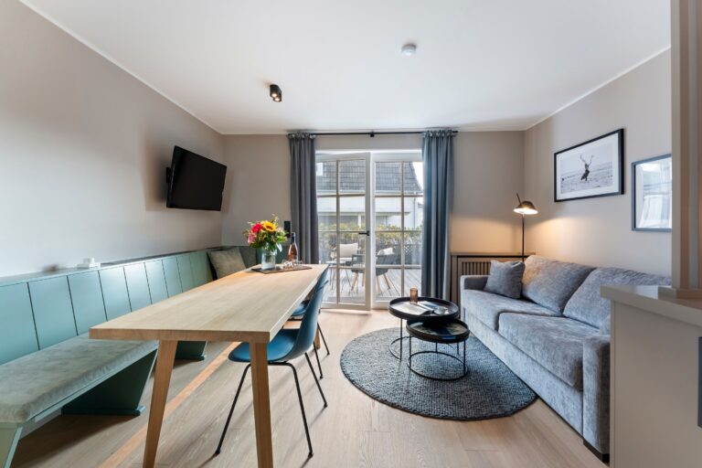 Wohn- und Essbereich einer Ferienwohnung auf Sylt