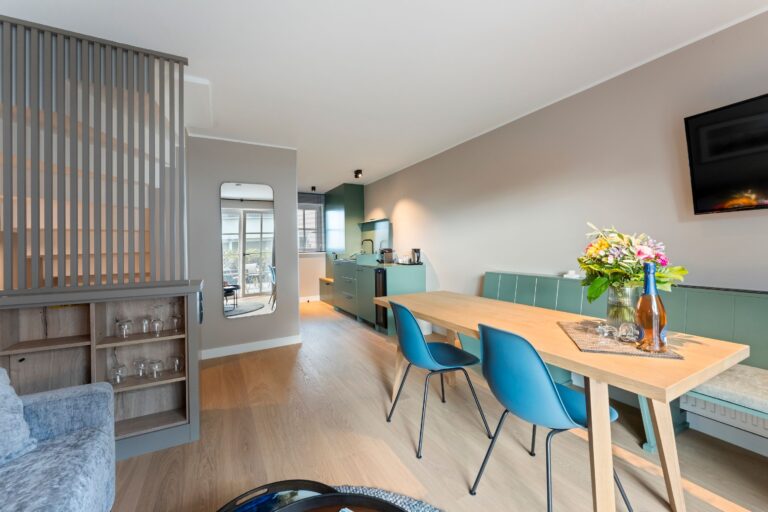 Wohn- und Essbereich einer Ferienwohnung auf Sylt