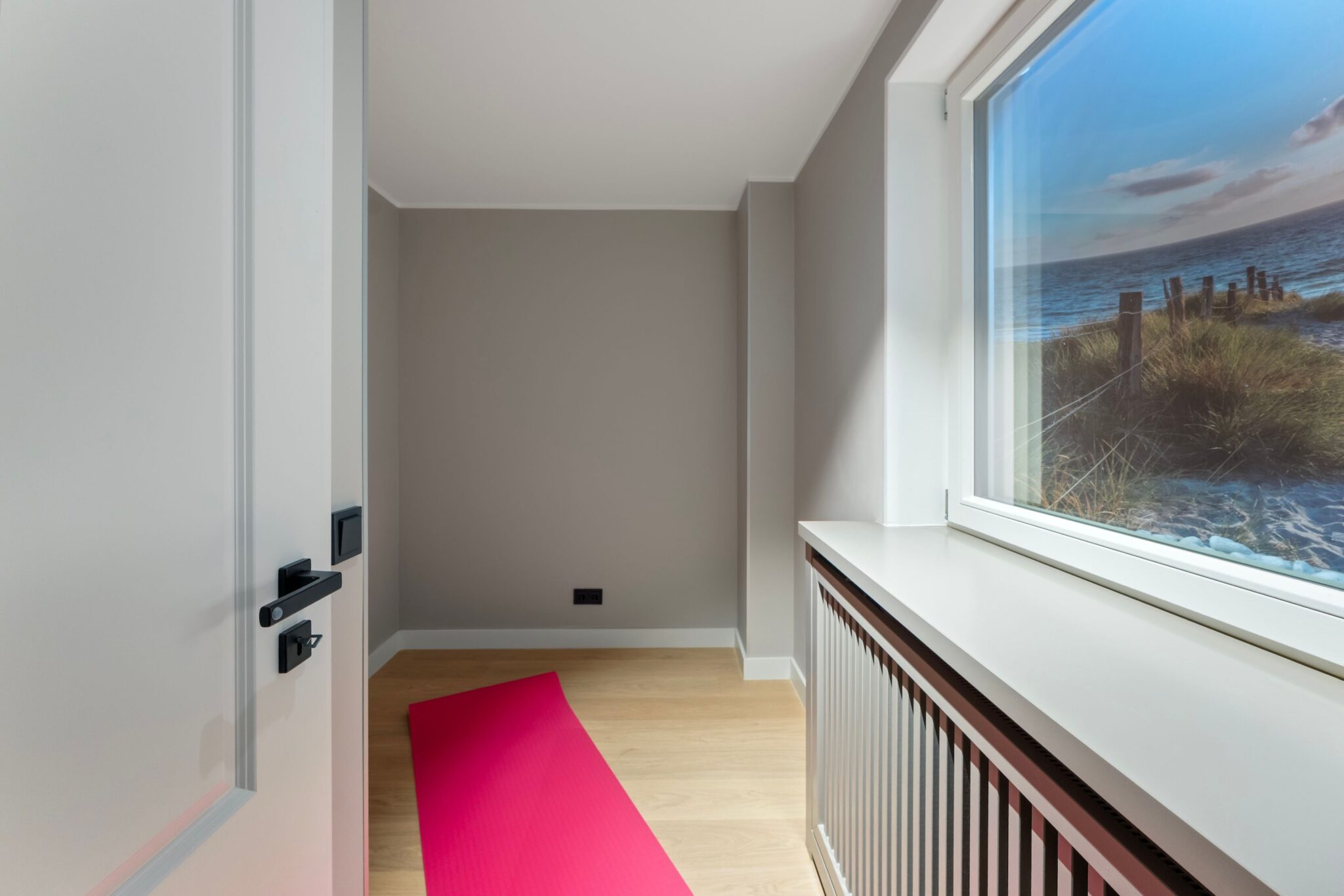 Leeres Zimmer einer Ferienwohnung auf Sylt