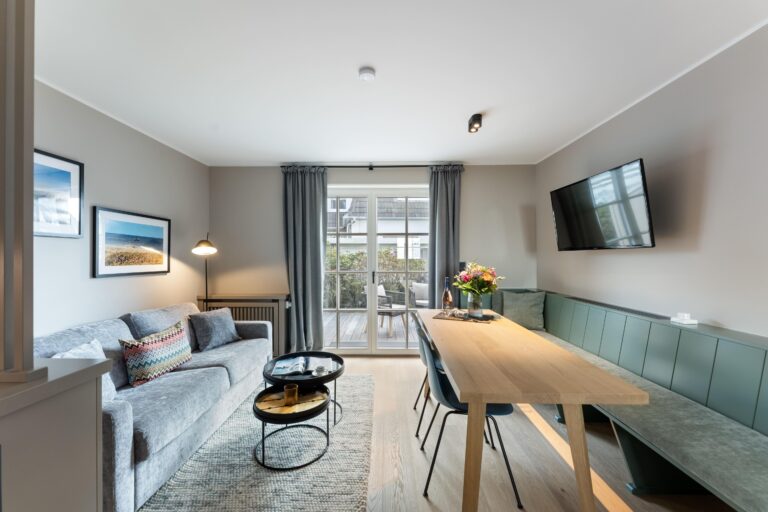 Wohn- und Essbereich einer Ferienwohnung auf Sylt