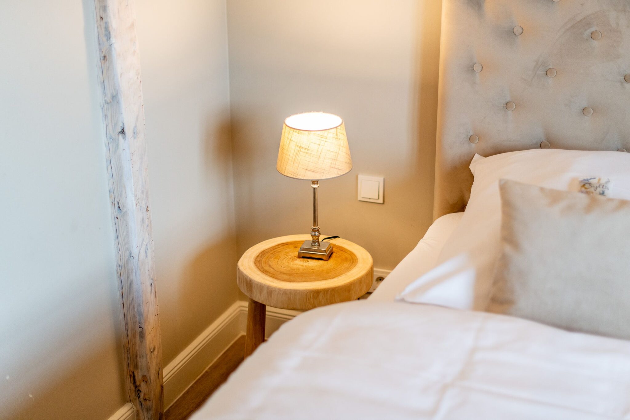 Nachttisch in Ferienhaus auf Sylt