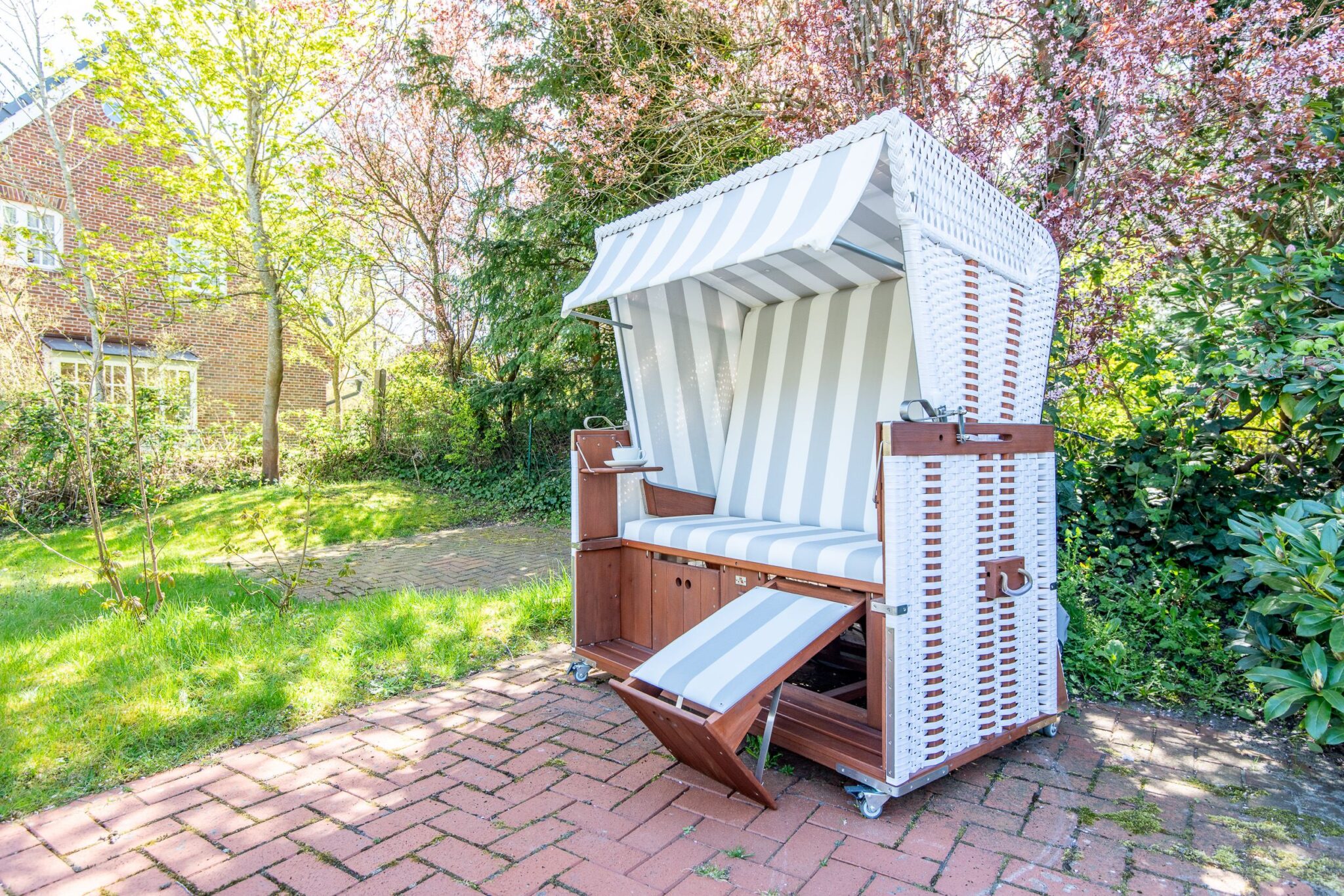 Strandkorb im Garten zu Ferienwohnung auf Sylt