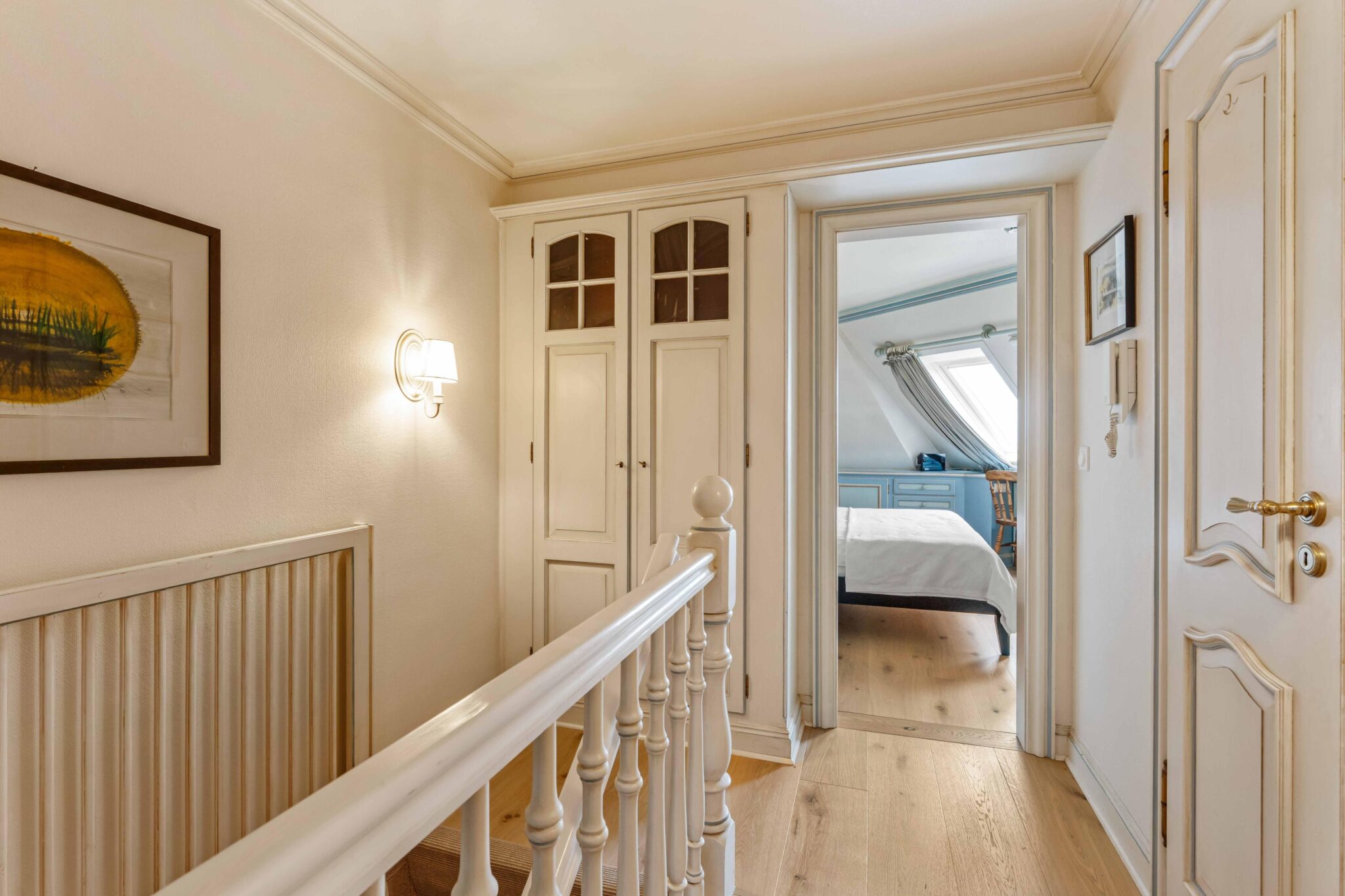 Flur mit Blick ins Schlafzimmer
